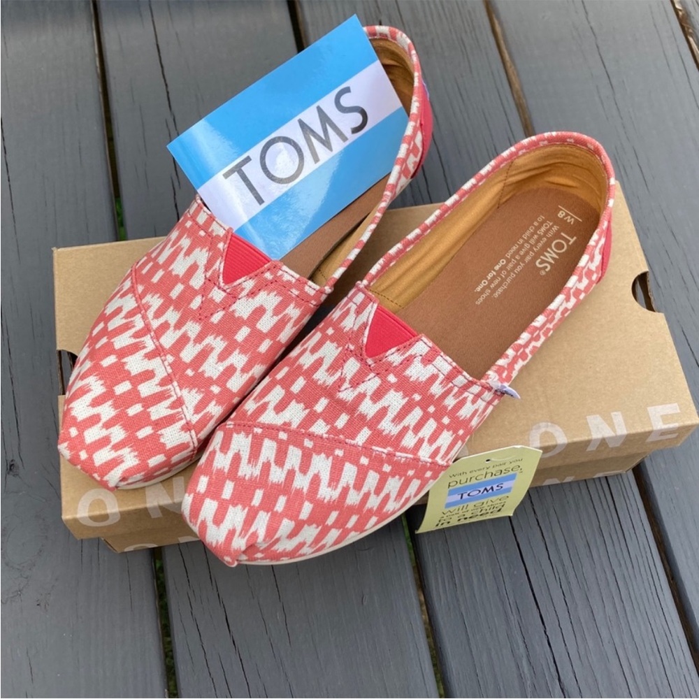 TOMS Coral and White Geometric Slip-Ons